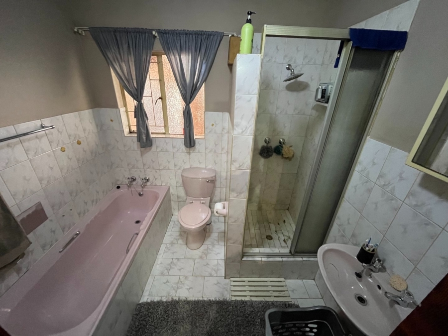 3 Bedroom Property for Sale in Geelhoutpark North West